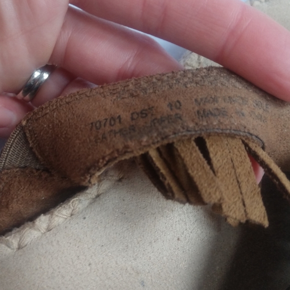 Minnetonka Suede Fringe Brown Beaded Boho Flip Flop Size 10 - Picture 4 of 4